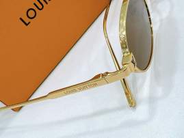 Picture of Louis Vuitton Sunglasses _SKUfw80537220fw